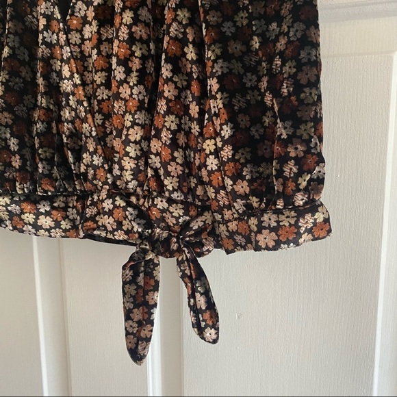 Madewell Velvet Wrap Top in Petite Blooms - Picture 7 of 11